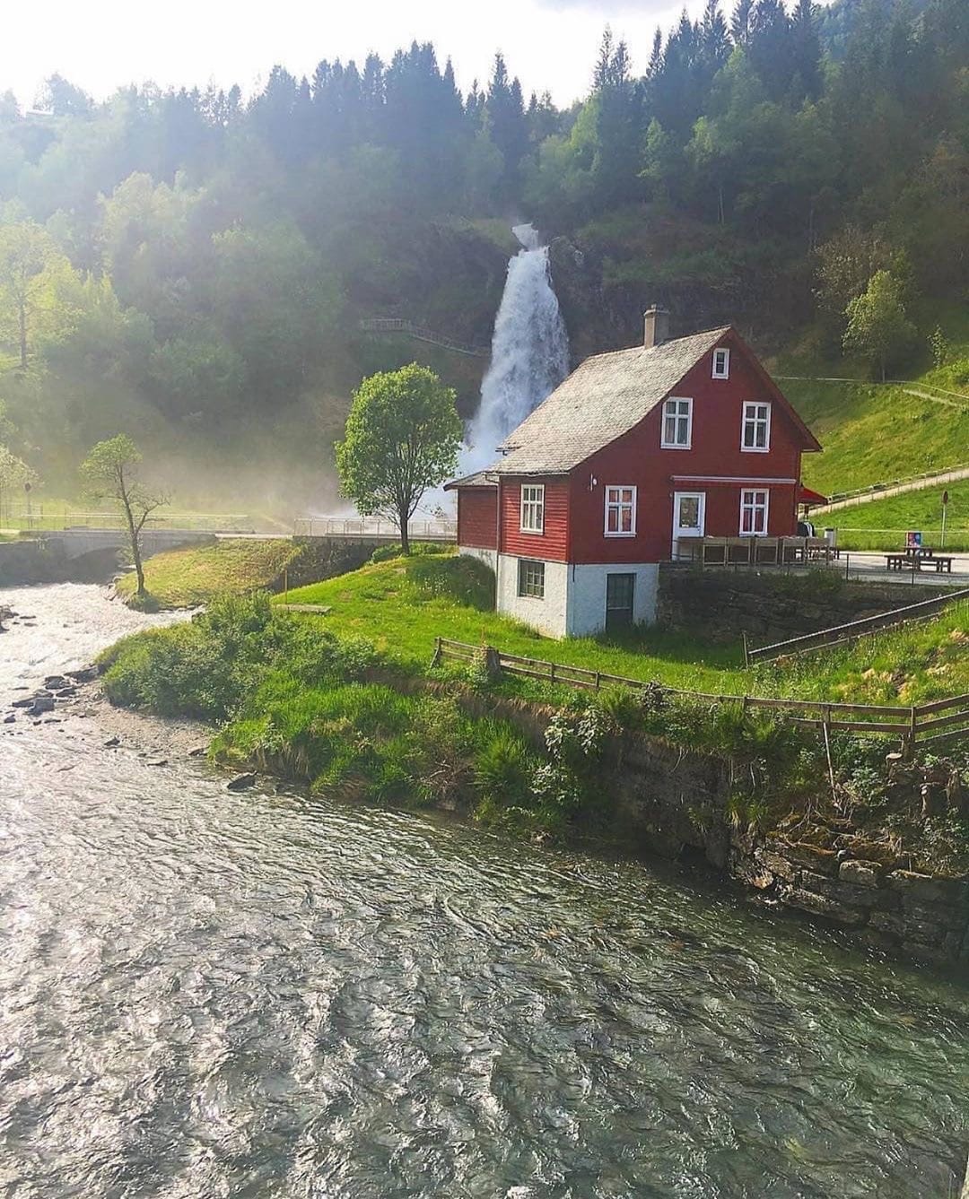 Слишком красивое и вайбовое место #Steinsdalsfossen #Норвегия #Norge #Norway