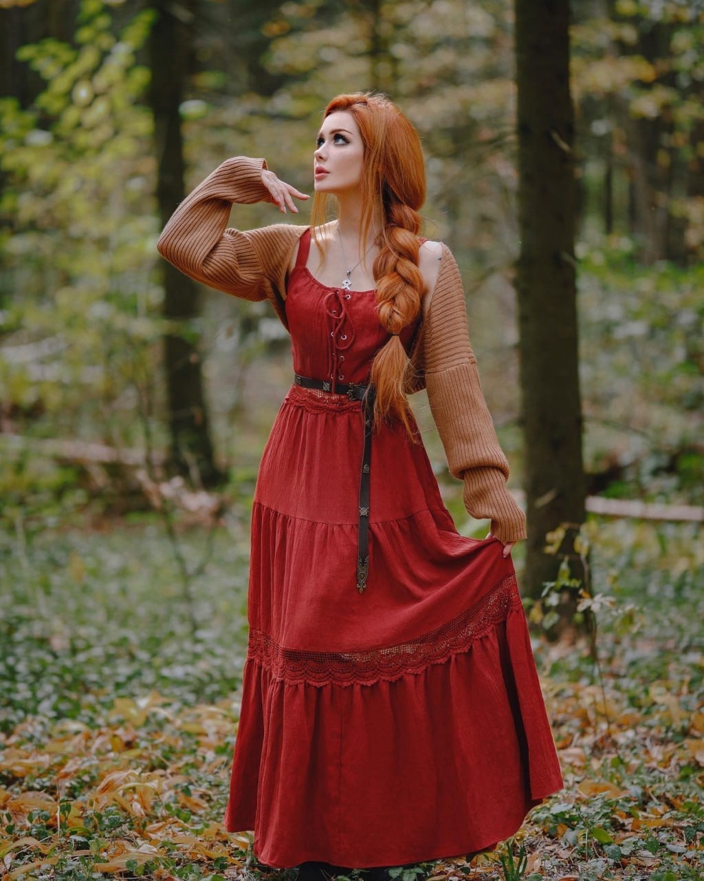 Ann Siren
#redhead #рыжая #красное #платье #лес #природа